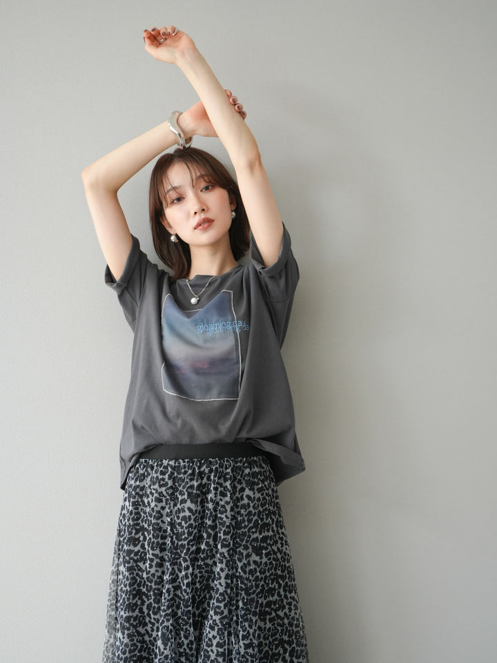 [予約]チュールレイヤードプリントTシャツ/チャコール