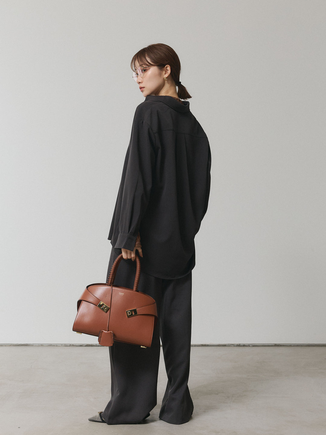 【Allure】[SET]ボタンダウンオーバーシャツ+デザインタックセンターシームアイドパンツ+フラワーレーストップス(3set)