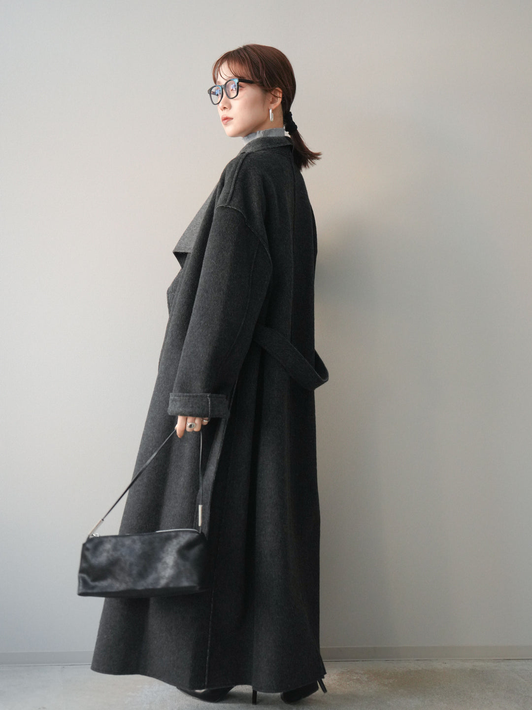 [予約]ベルト付ウールタッチミディアムパンツ/charcoal