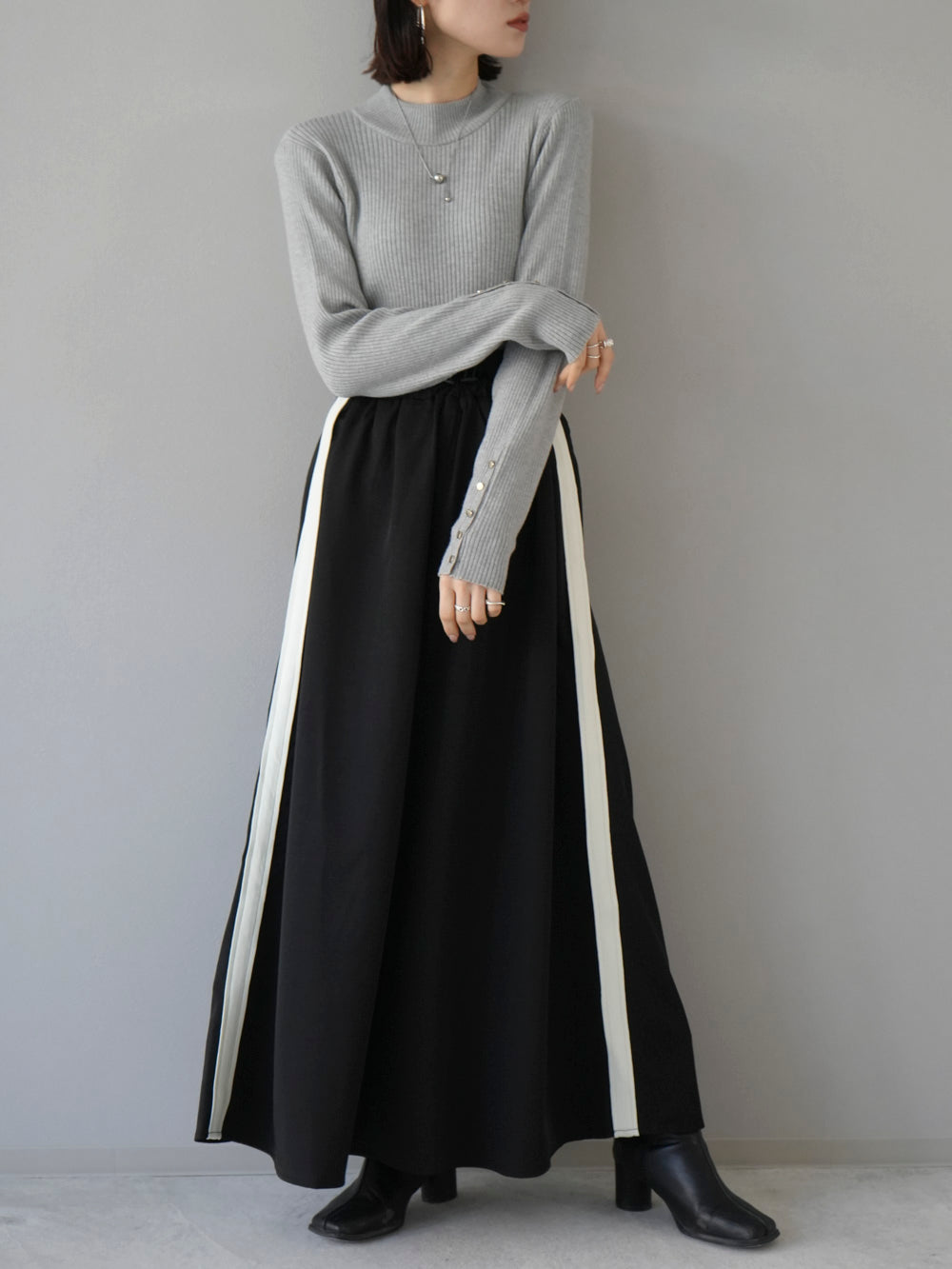 [Pre-order] Drawstring Side Run Flare Skirt/Black