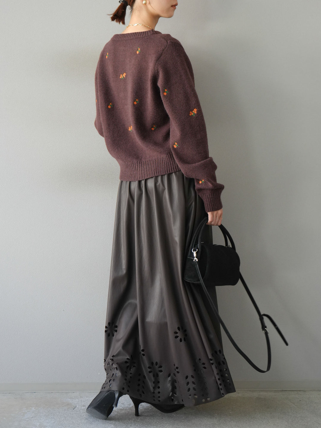 [予約]フラワーパンチングレザースカート/ブラウン