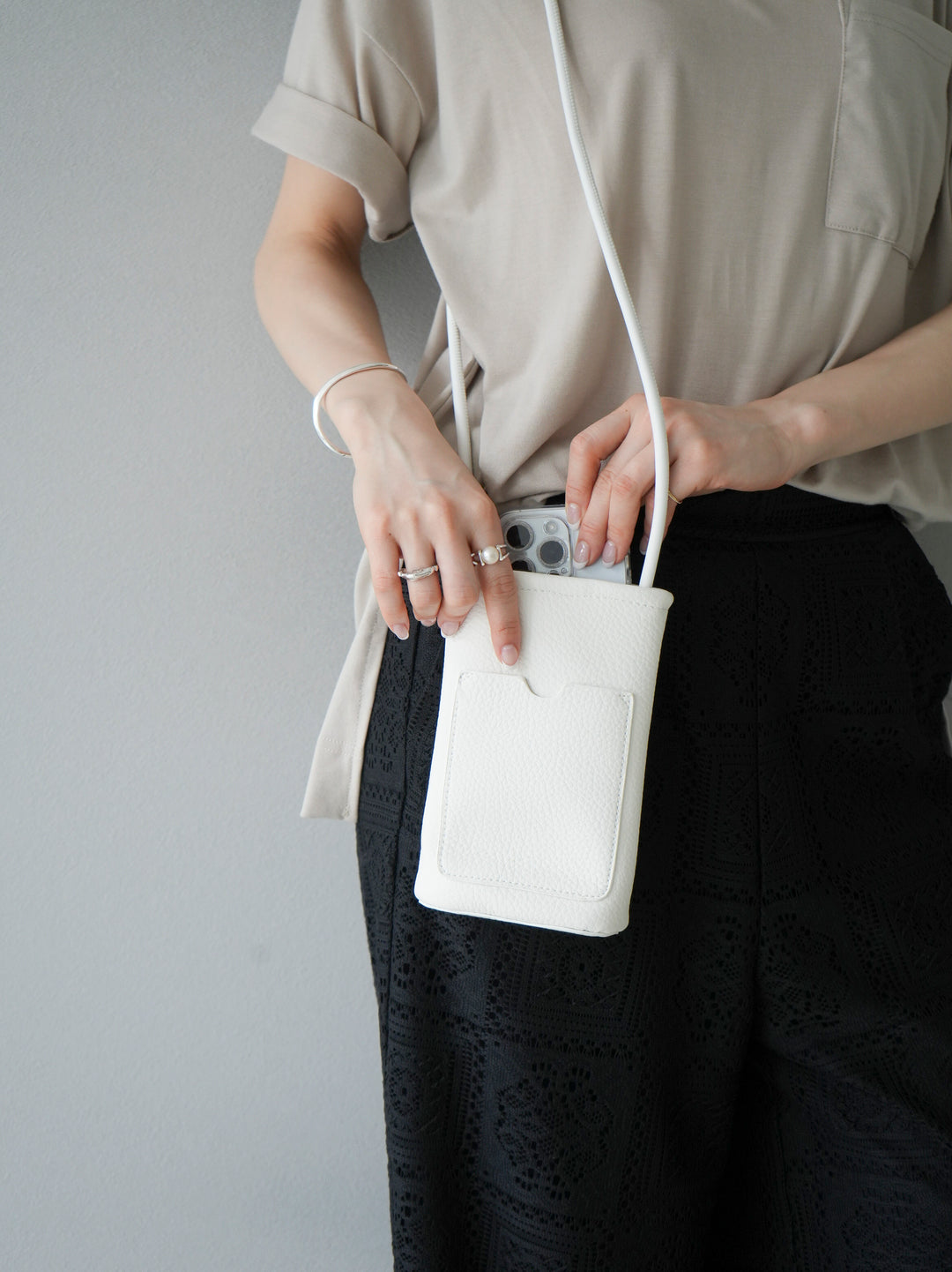 [Pre-order] Smartphone shoulder bag/ivory