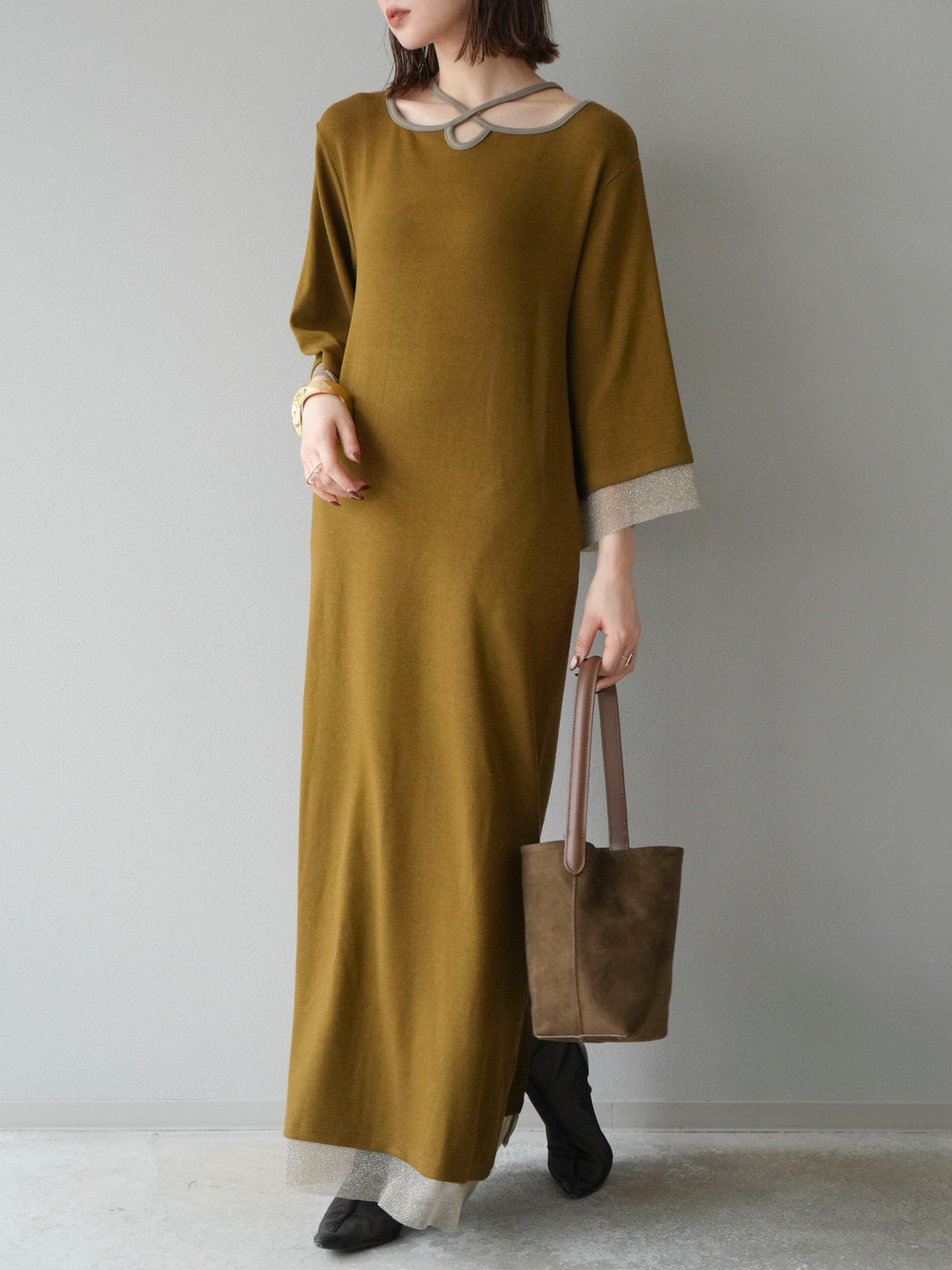 [予約]デザインネックラメシアー切替ニットワンピース/カーキ