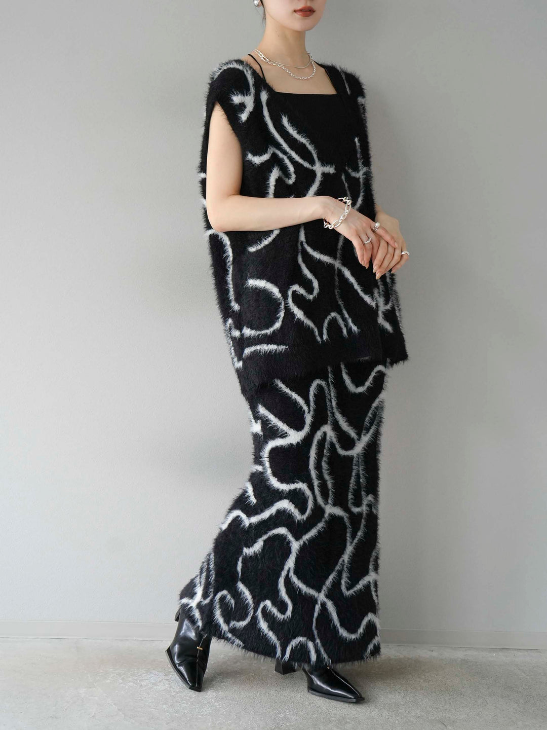 [SET] 線狀毛絨針織背心 + 線狀毛絨針織裙 (2套)