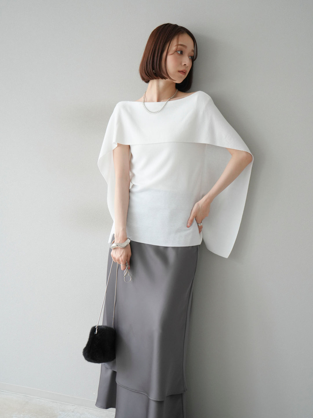 [予約]マントデザインスリットドルマンニット/アイボリー