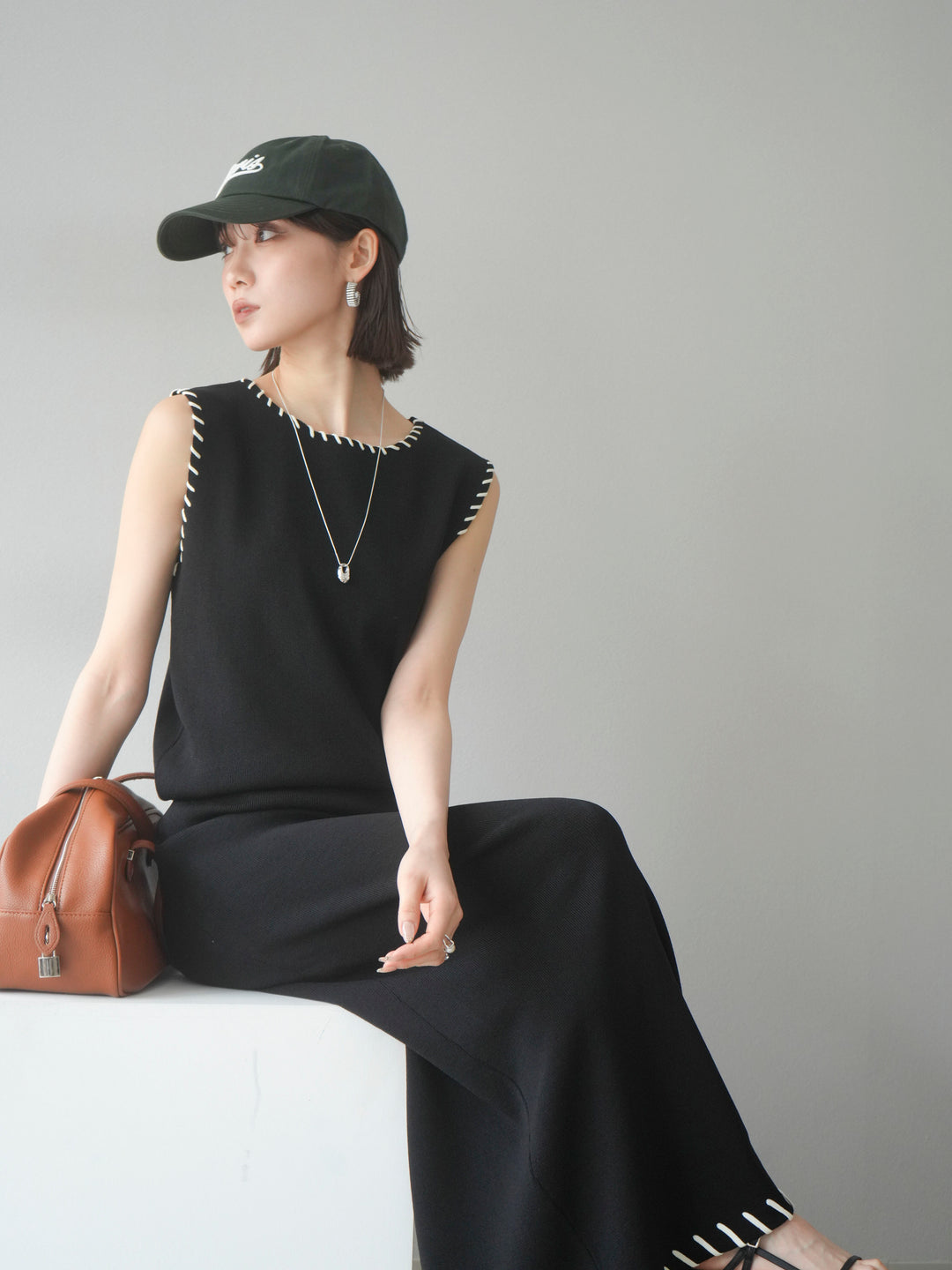 【預購】亞麻質感手縫針織套頭衫/黑色