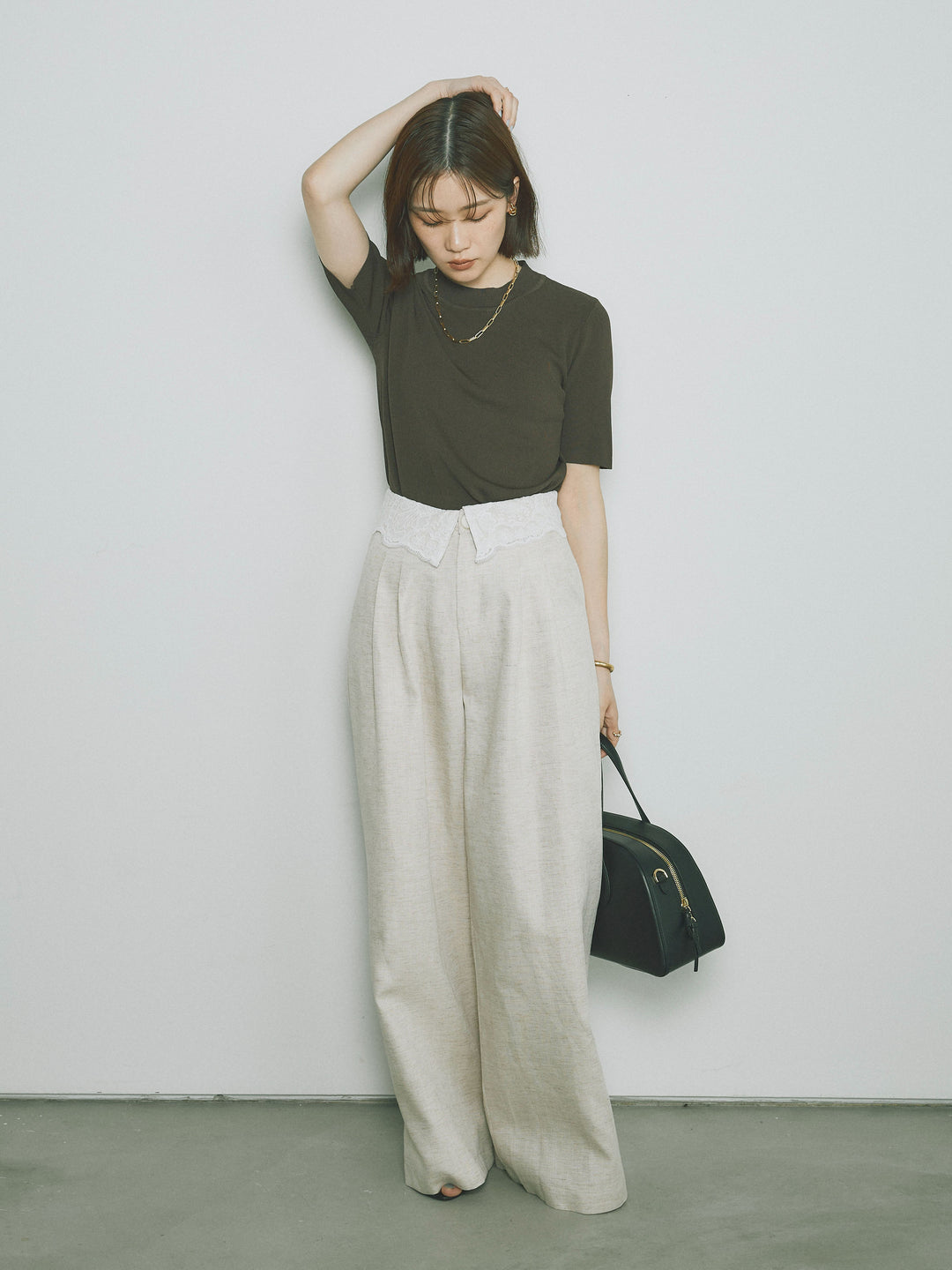 [預訂] 後開人造絲針織上衣/棕色