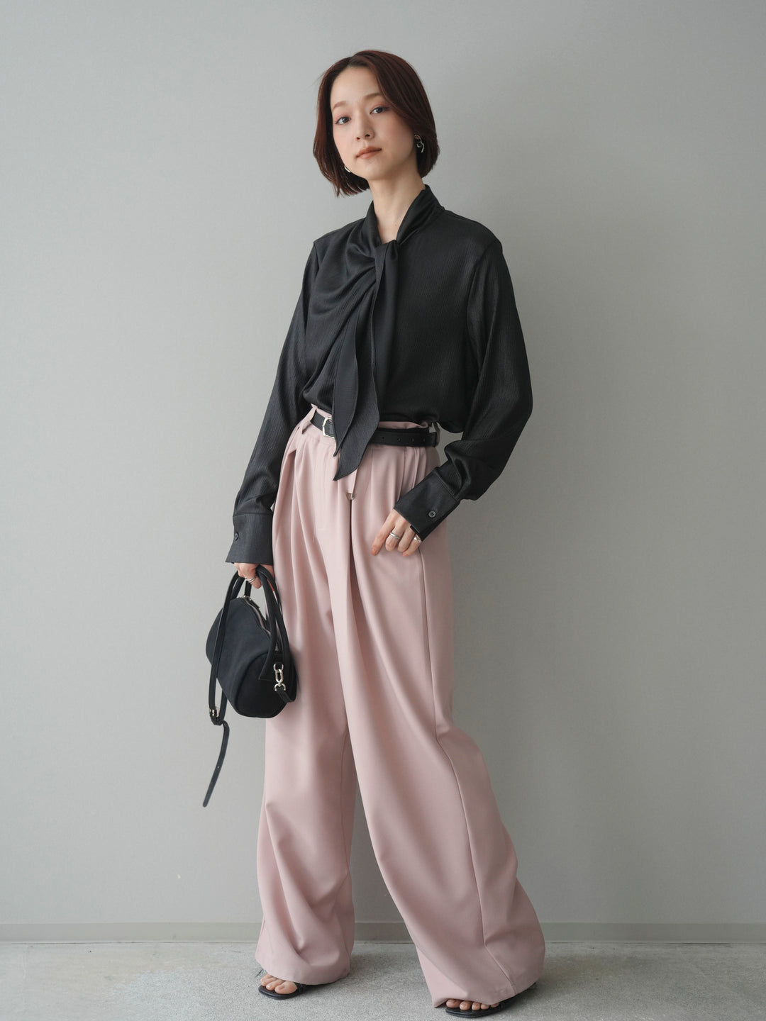 [SET]楊柳シャイニータイブラウス+ベルト付キーホルダーモチーフワイドパンツ(2set)