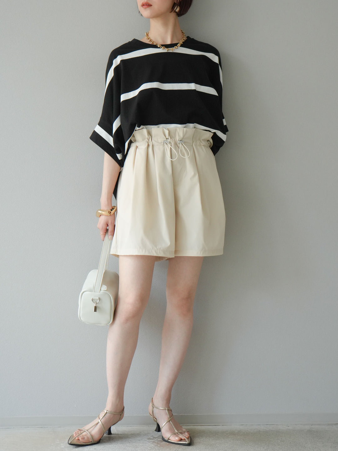 [預購] ICE TOUCH 荷葉邊褶皺短褲/米白色