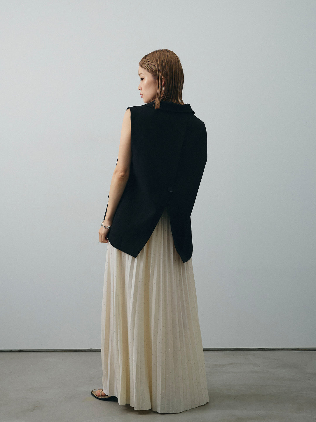 [套裝] 縫線設計背心 + 水鑽百褶裙 (2套)