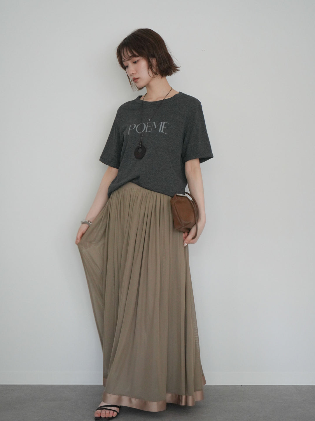 【套裝】Logo T卹配圓形項鍊+緞面滾邊薄紗喇叭裙（兩件套）