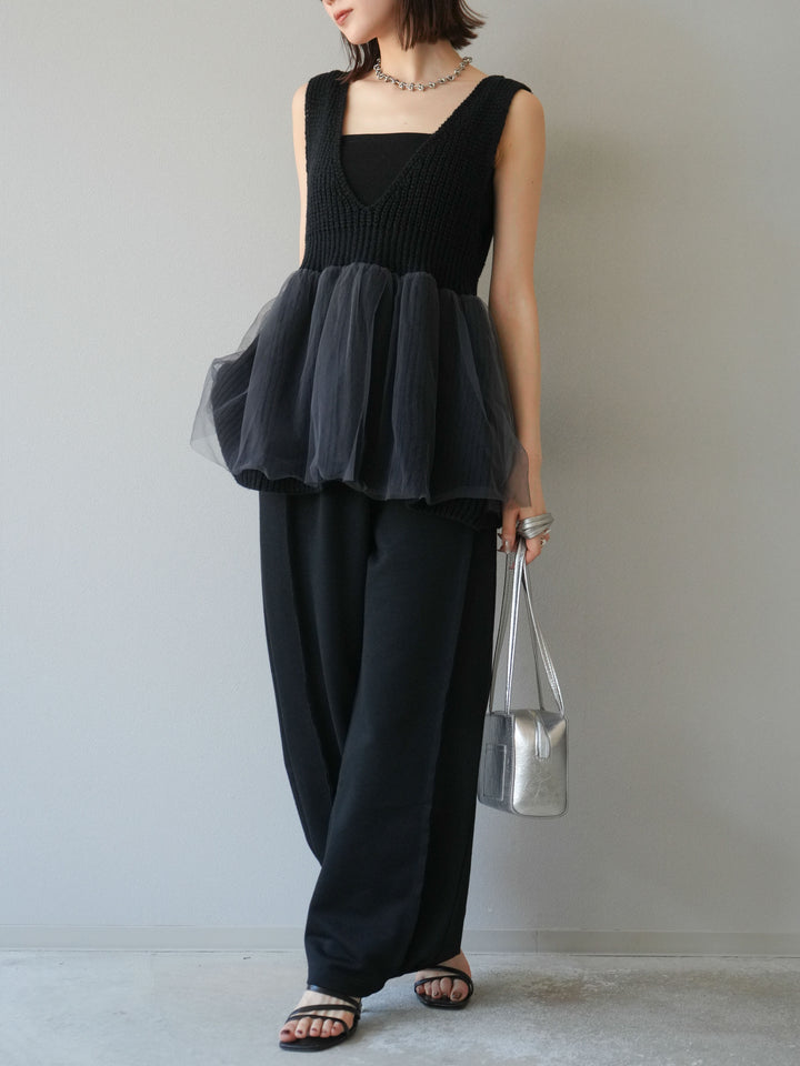 [SET] 薄紗層疊荷葉邊針織背心 + 兩用設計運動褲（2 件組）