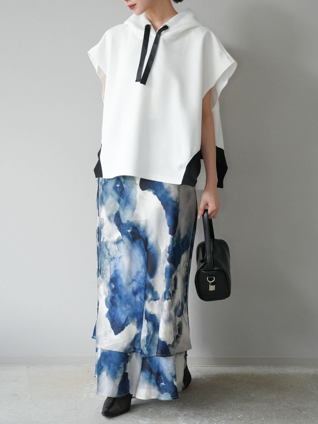 [SET]アシンメトリードルマンバックZIPフーディー+ニュアンスサテンフリルスカート(2set)