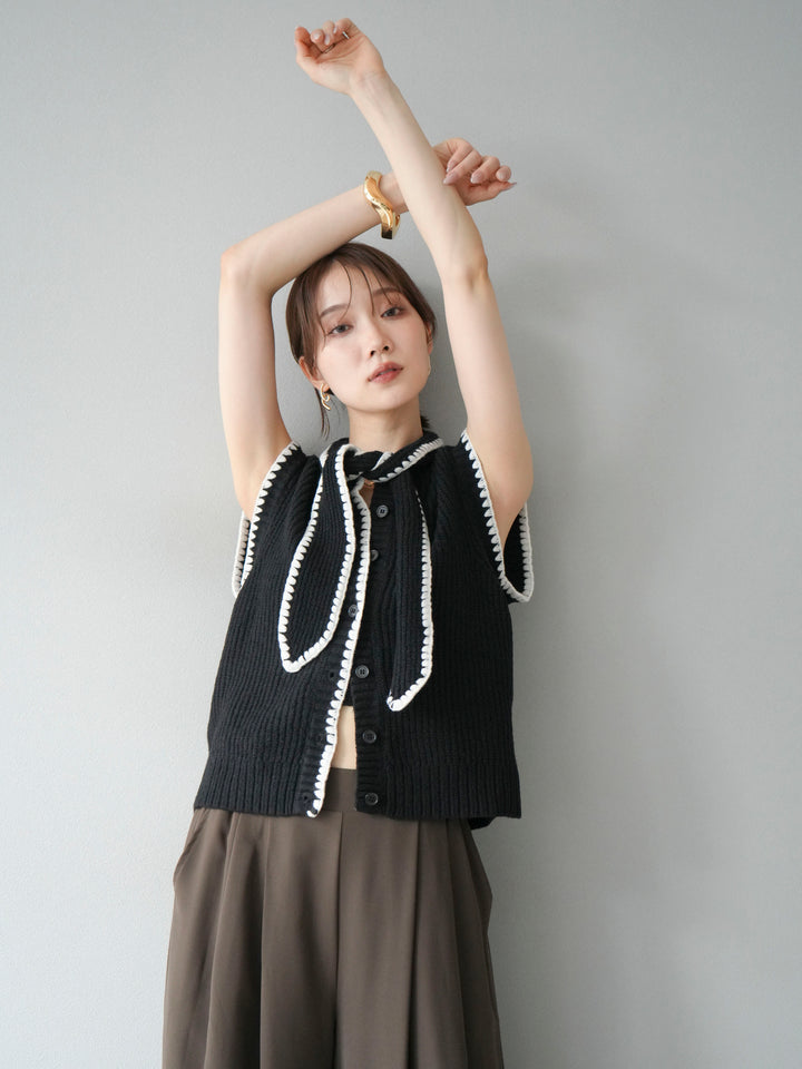 [予約]ステッチデザインボウタイニットベスト/ブラック