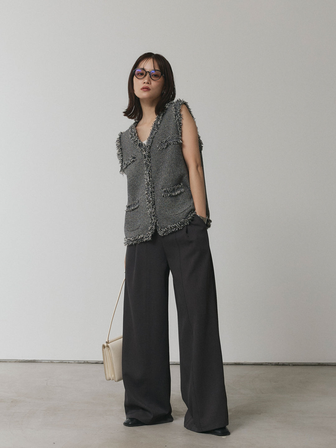 【Allure】[SET]アンティークボタンツイードフリンジニットベスト+デザインタックセンターシームアイドパンツ(2set)