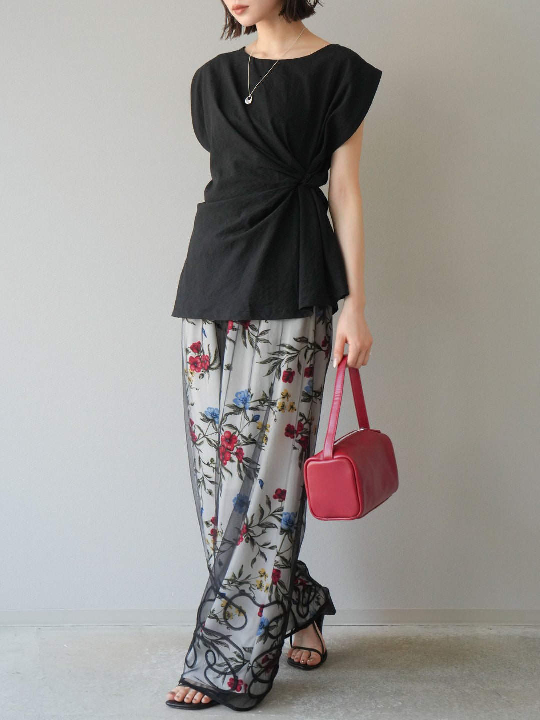 [SET] 側扭法式上衣+植物圖案休閒褲+繩繡薄紗疊穿褲（3件套裝）