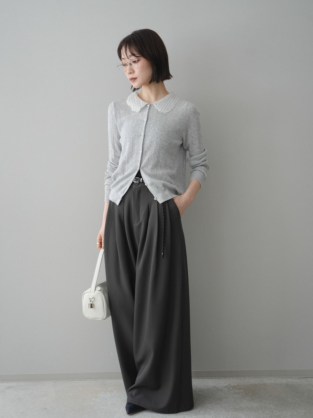 [SET]ビジュー襟パールボタンニットカーディガン+編み込みベルト付タックワイドパンツ(2set)