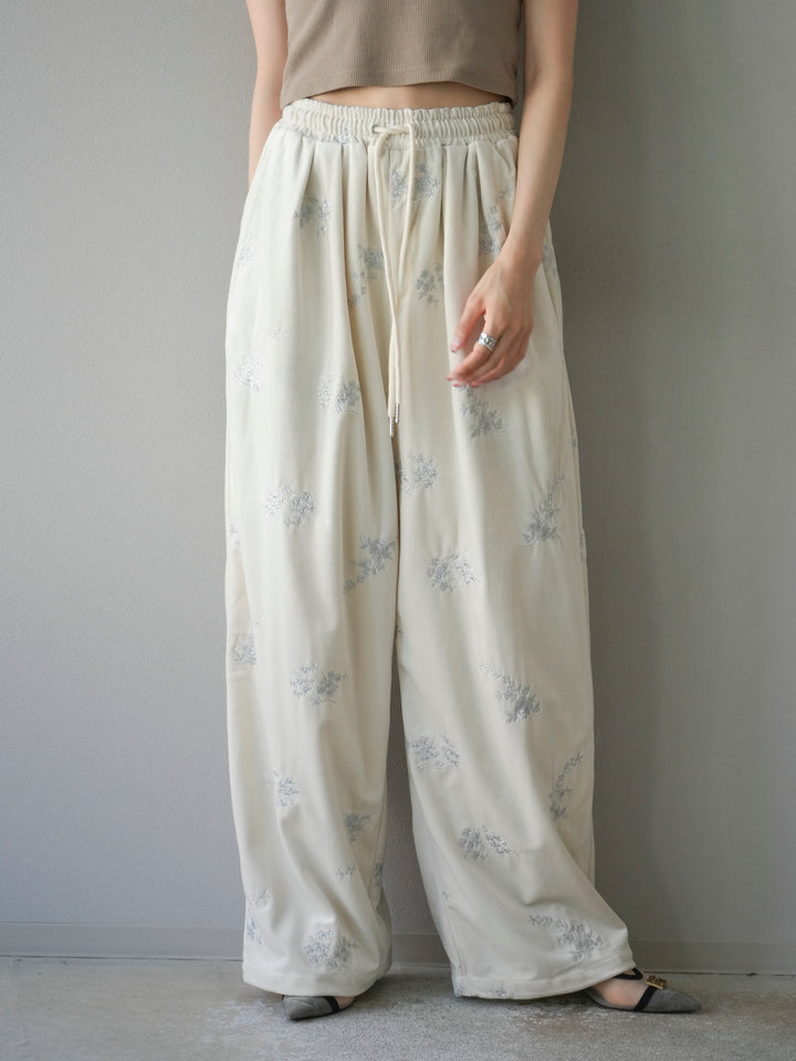 [予約]ベロアフラワーエンブロイダリーイージーパンツ/エクリュ