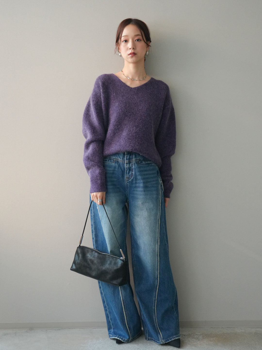 [SET]シュシュ付きアンゴラタッチVネックニットプルオーバー+サイドフリンジワイドデニムパンツ(2set)