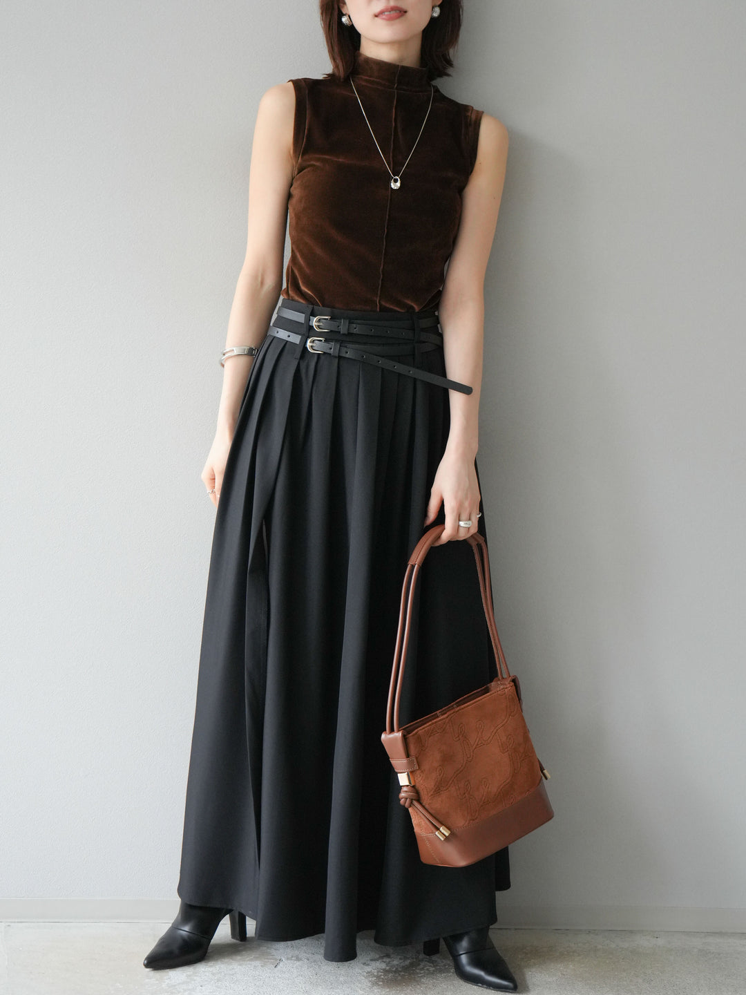 [SET]シアーベロアプチネックノースリーブトップス+エステルプリーツスリットスカート(2set)