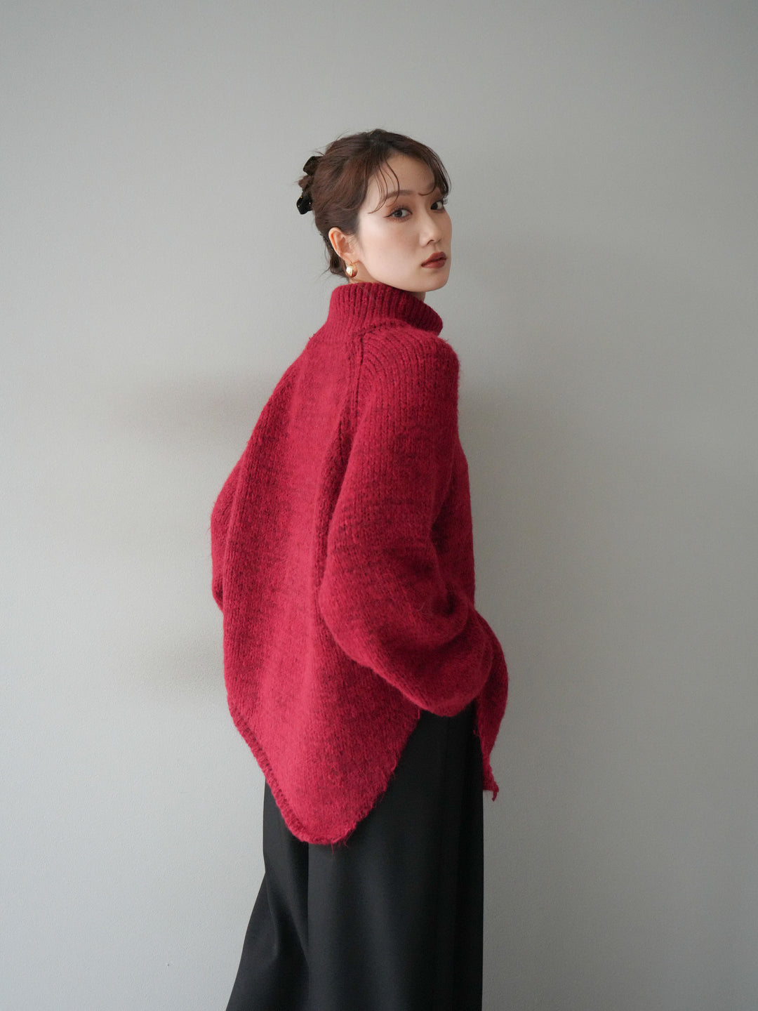 [予約]アシンメトリーハイネックニットプルオーバー/red
