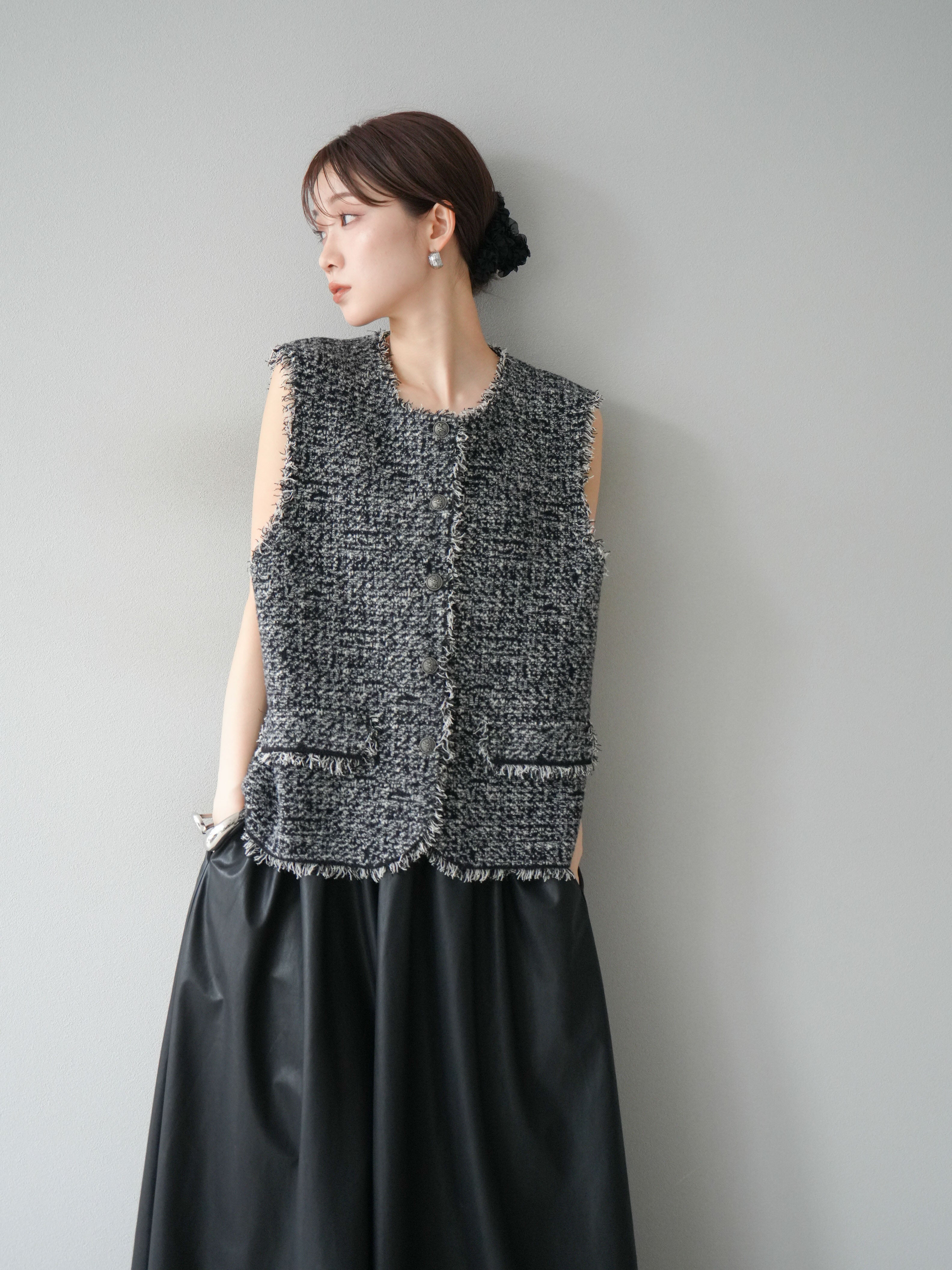 予約]ミックスツイードフリンジニットベスト/ブラック – Lumier
