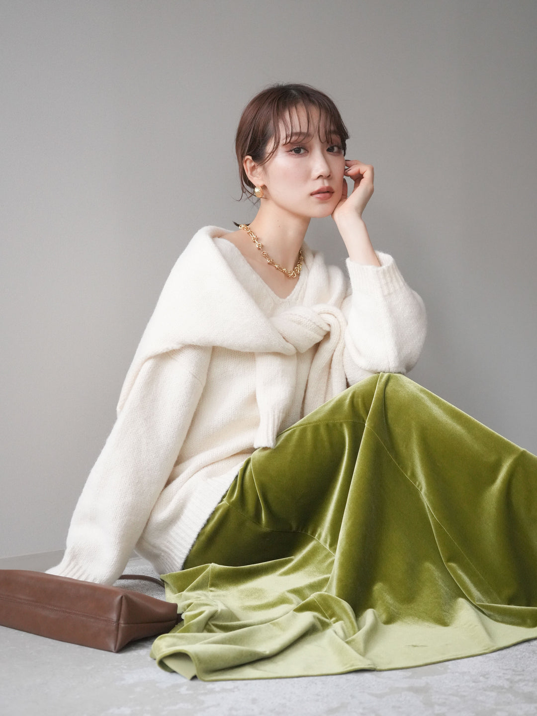 [予約]ストール付きVネックニットプルオーバー/white