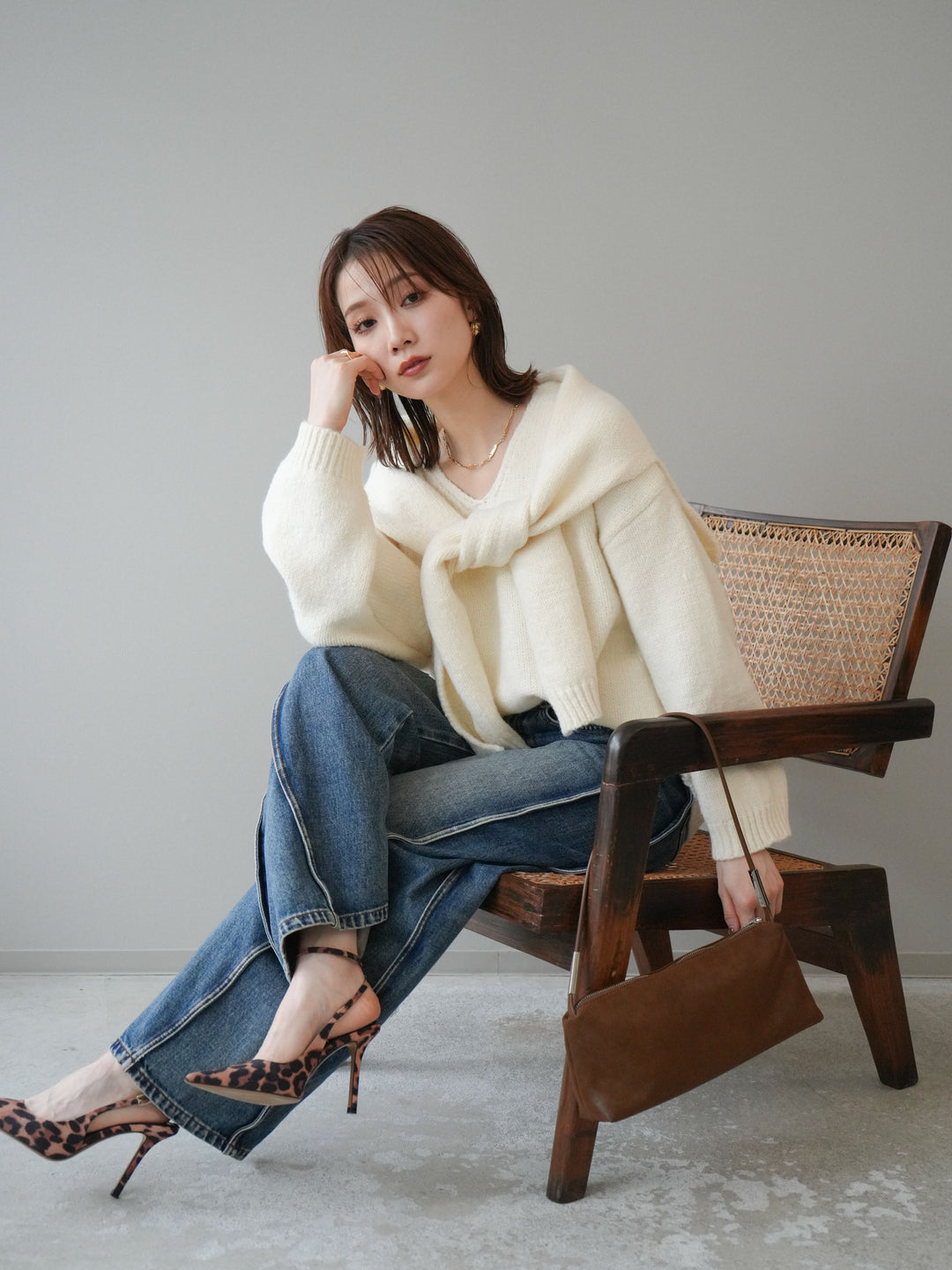 [予約]ストール付きVネックニットプルオーバー/white