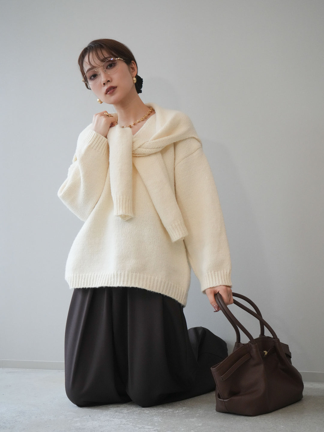 [予約]ストール付きVネックニットプルオーバー/white