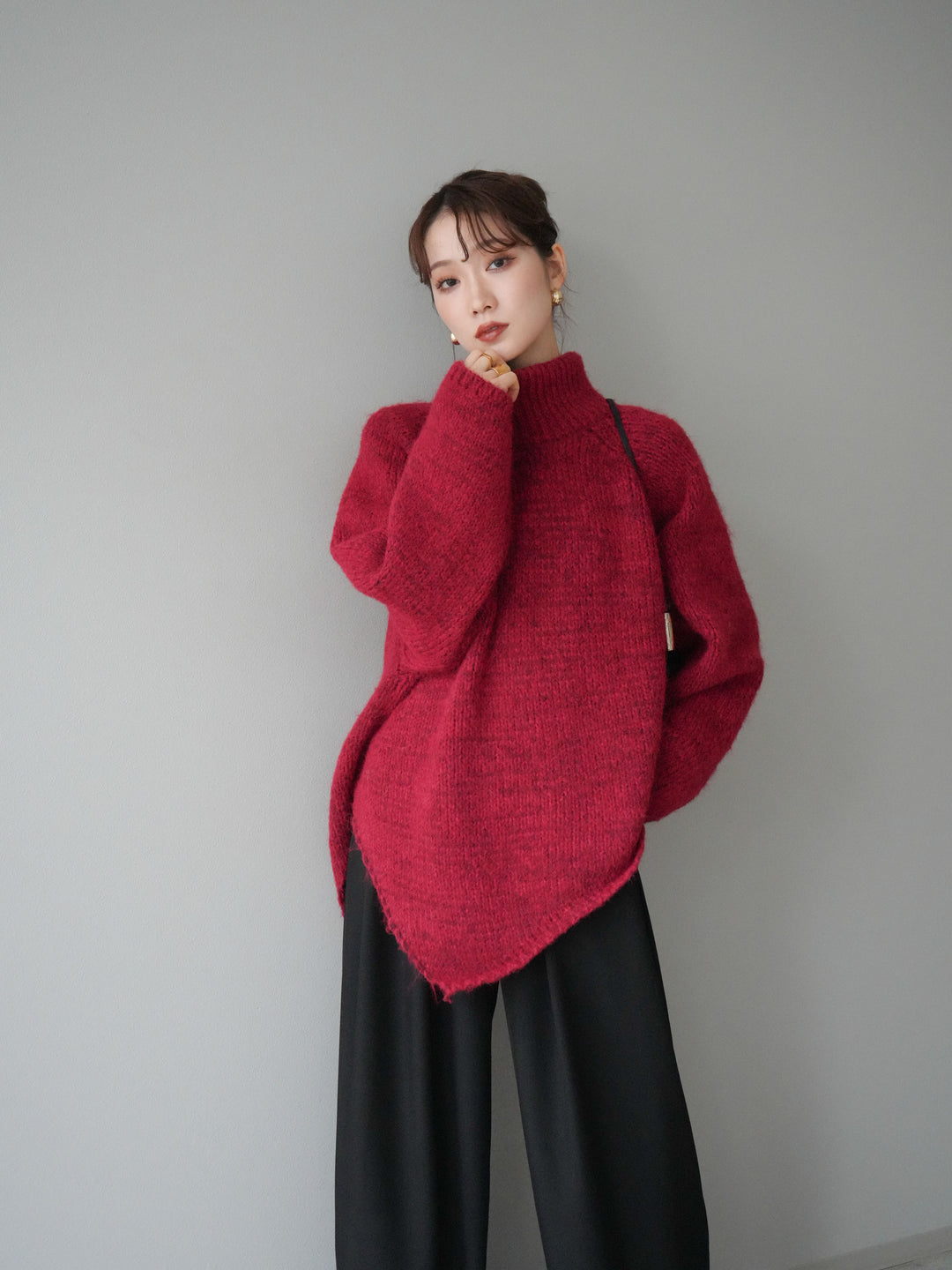 [予約]アシンメトリーハイネックニットプルオーバー/red