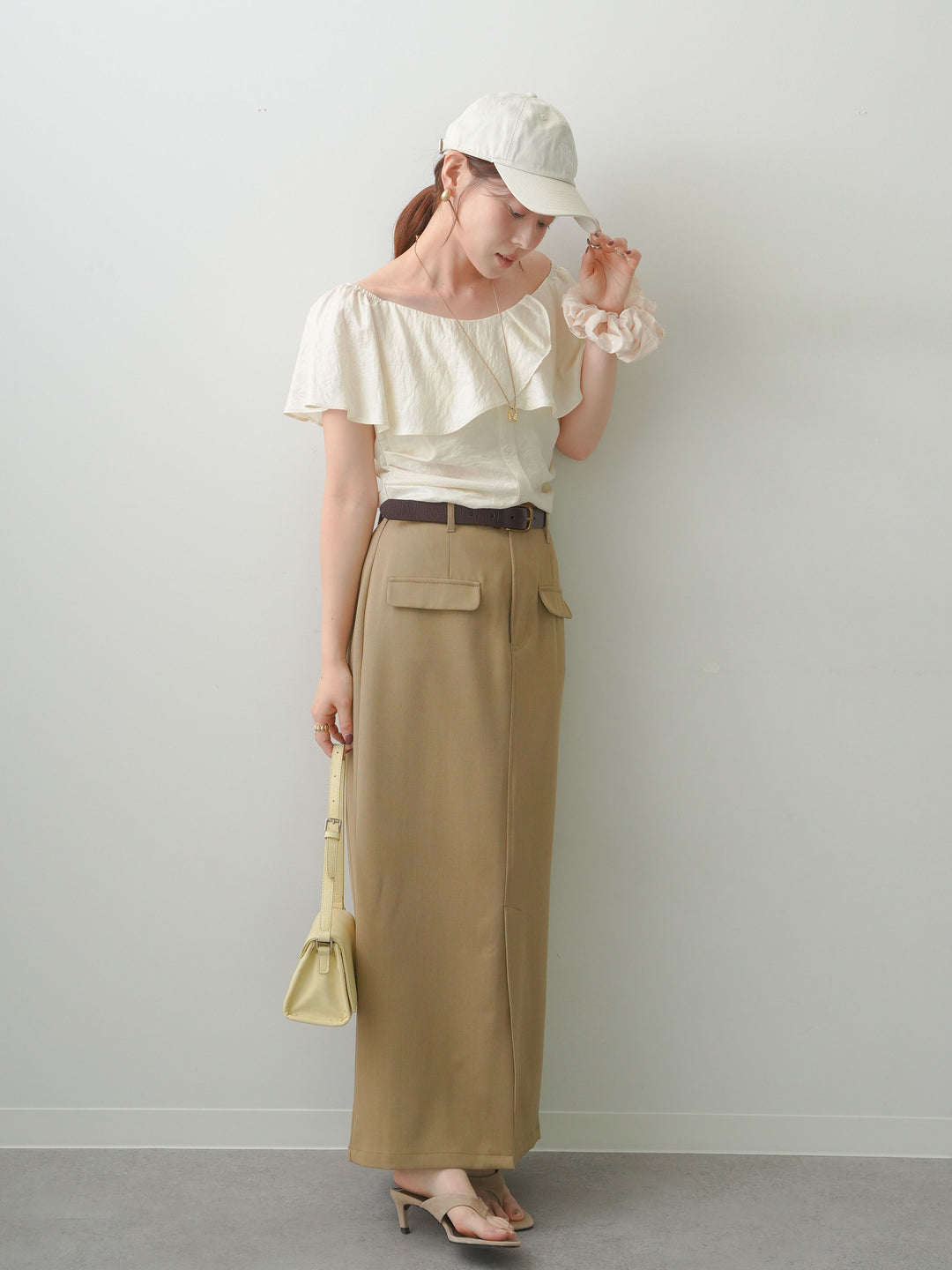 [SET]ラッフルオフショルブラウス+クレープデシンフラップ付きストレートスカート(2set)