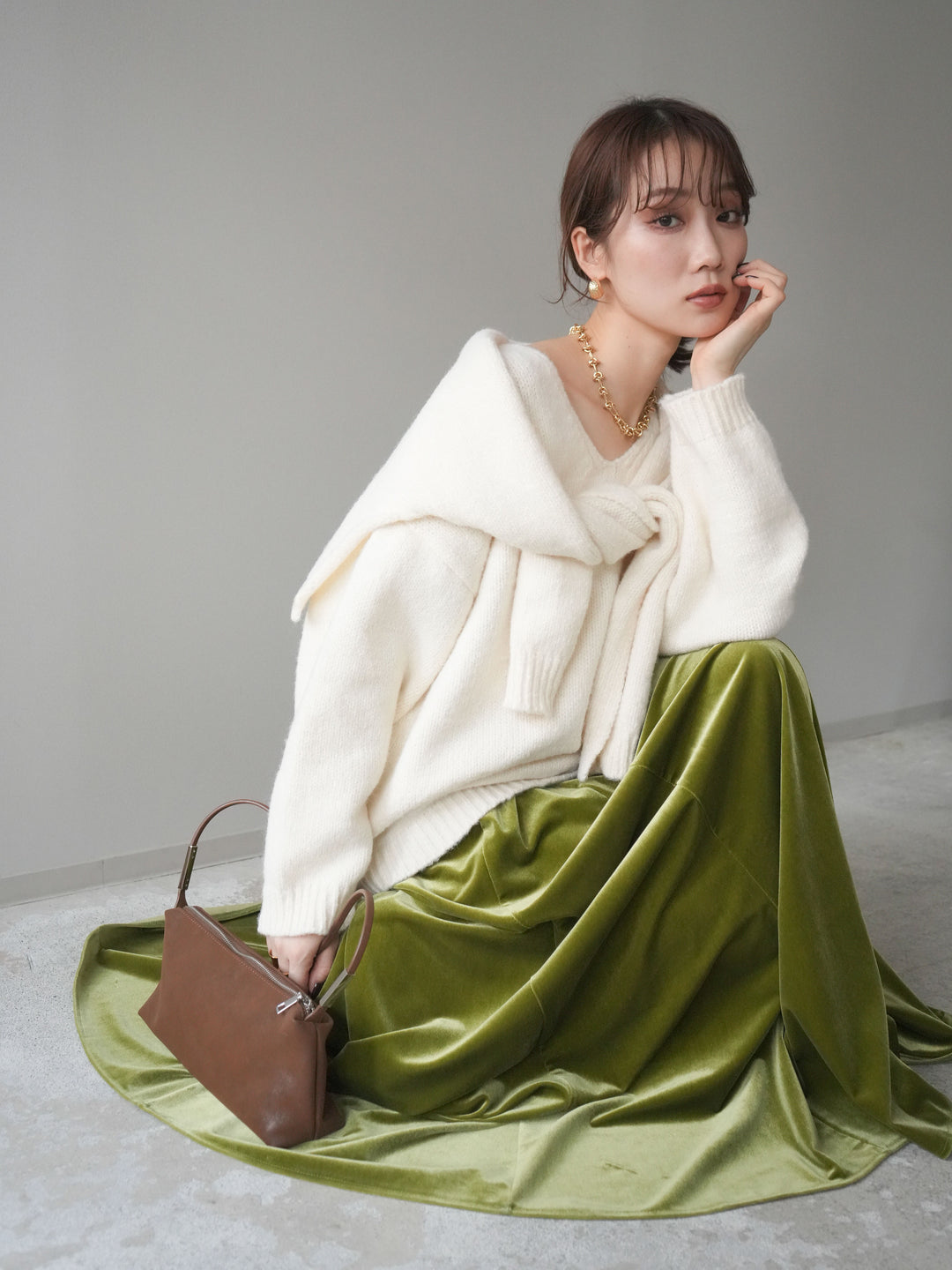 [予約]ストール付きVネックニットプルオーバー/white