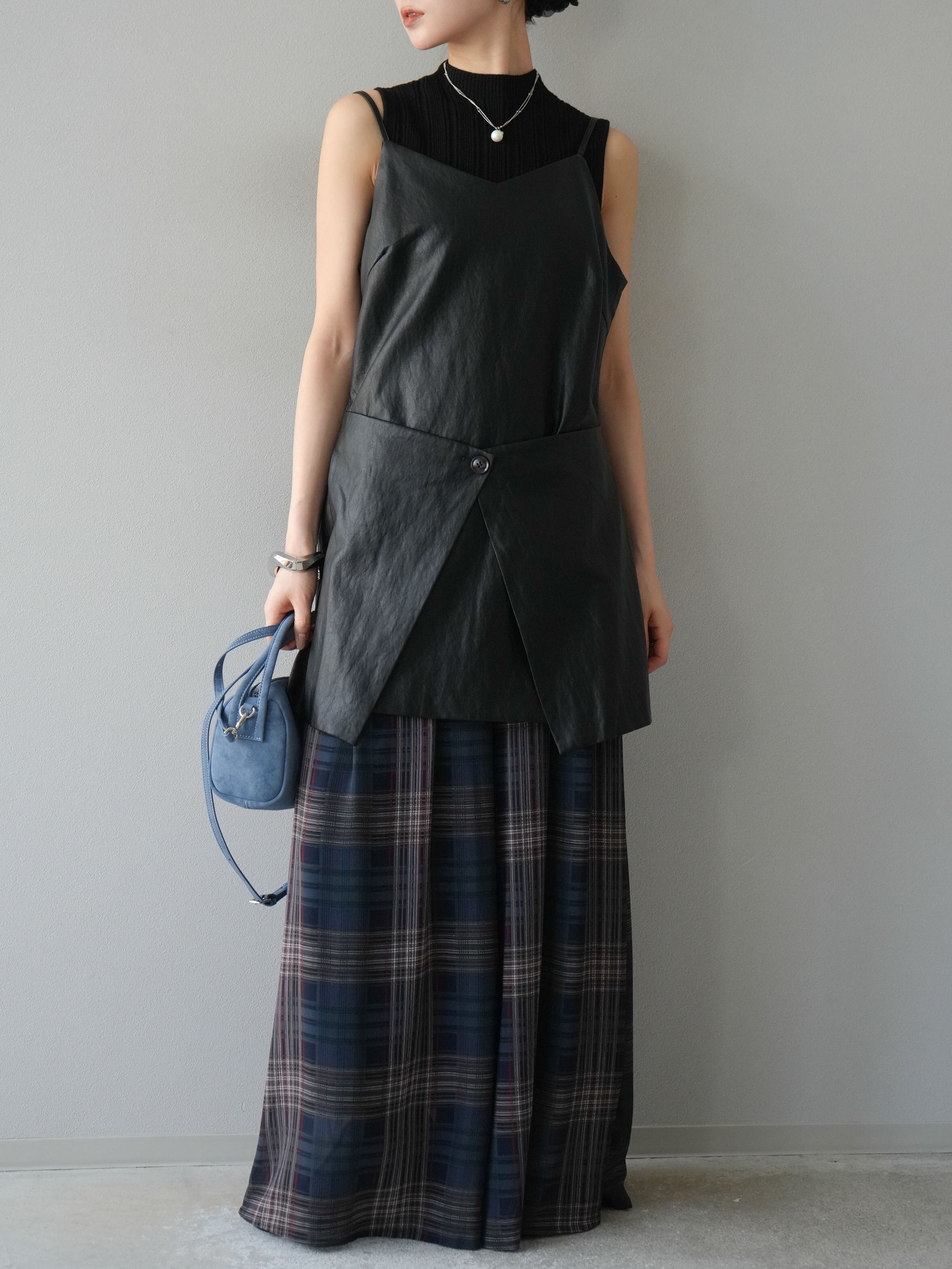 予約]レイヤードレザーキャミソールチュニック/ブラック – Lumier