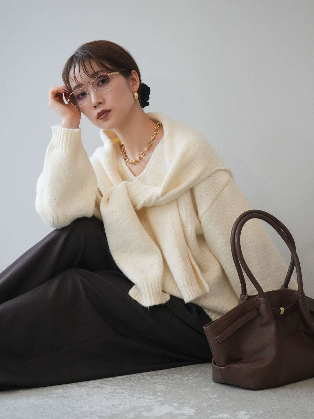 [予約]ストール付きVネックニットプルオーバー/white