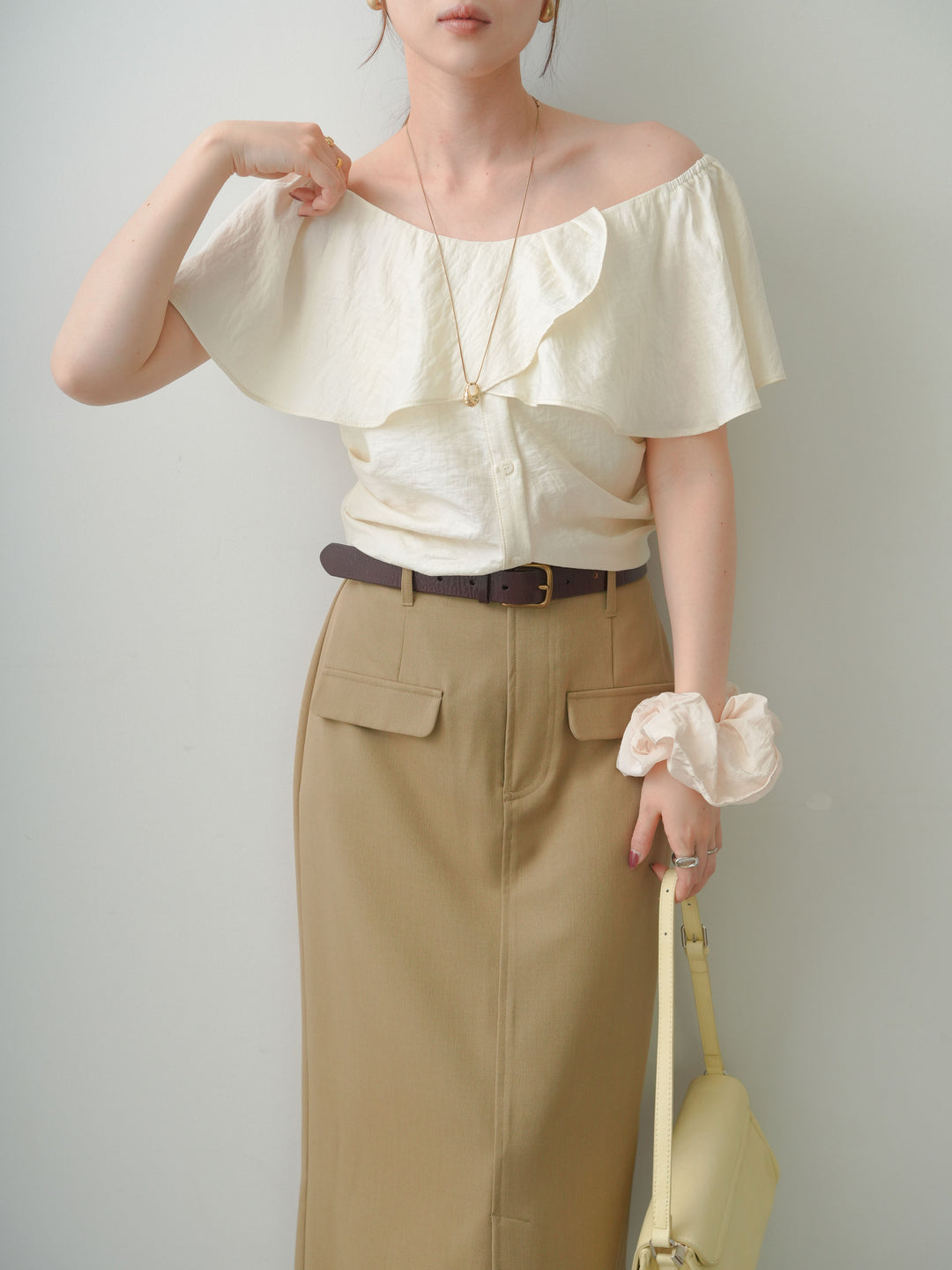 [SET]ラッフルオフショルブラウス+クレープデシンフラップ付きストレートスカート(2set)