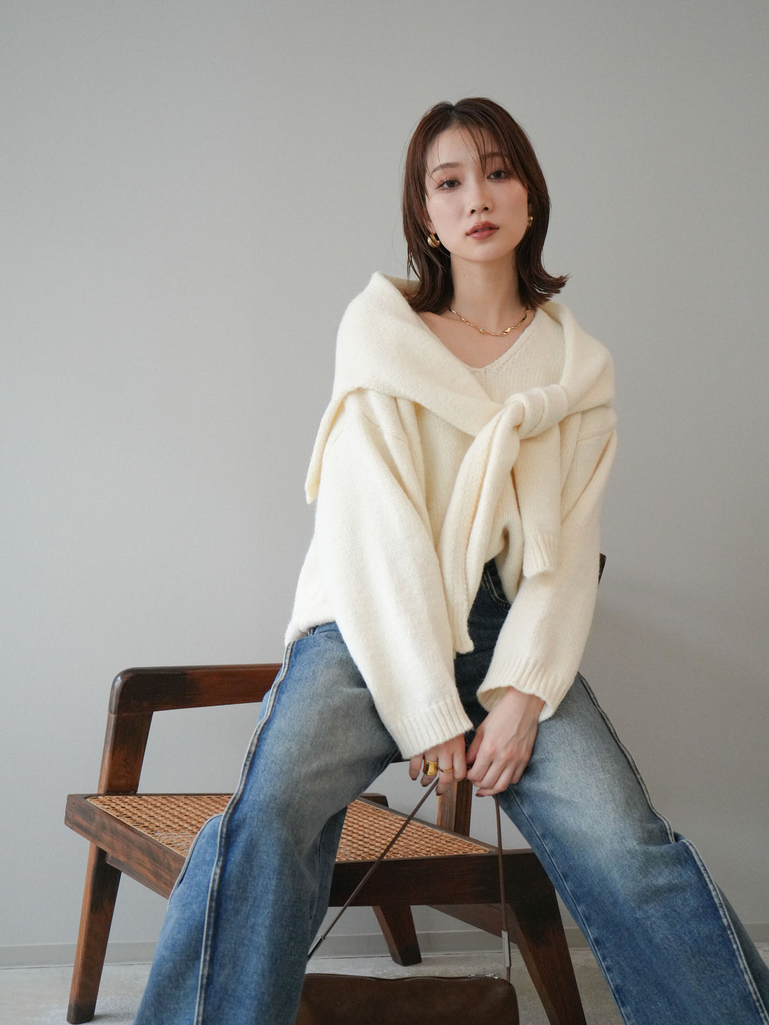 [予約]ストール付きVネックニットプルオーバー/white