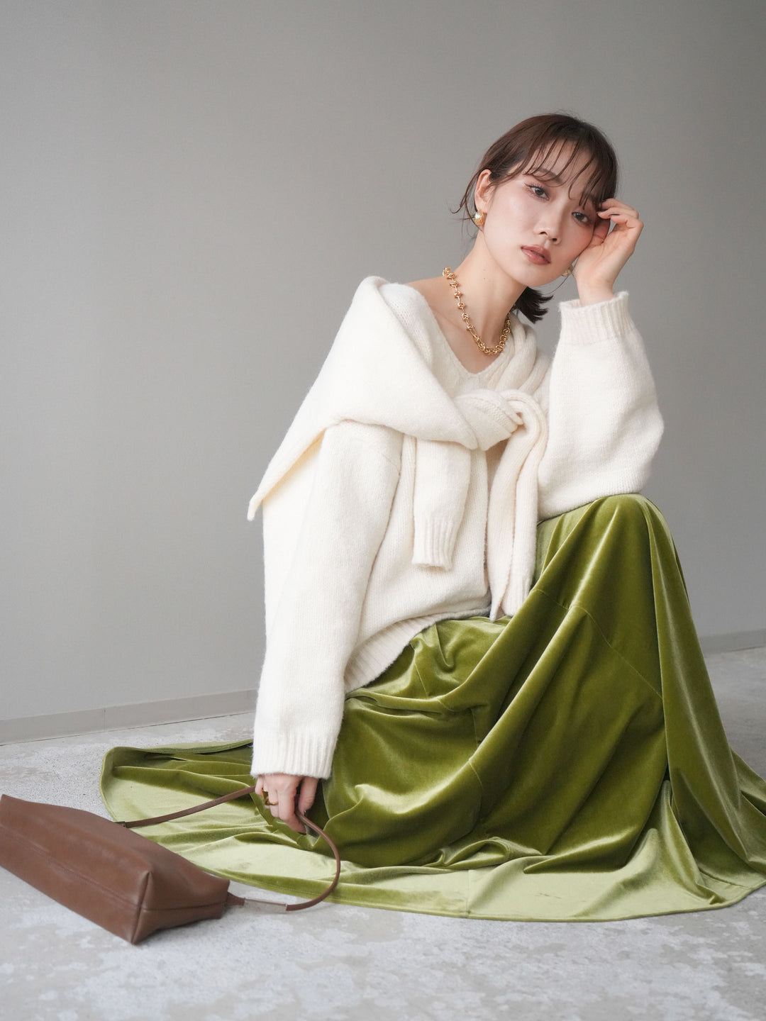 [予約]ストール付きVネックニットプルオーバー/white