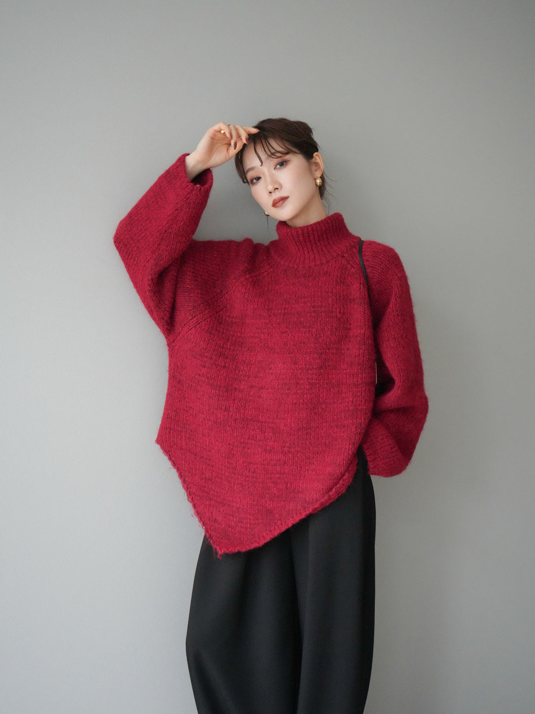 [予約]アシンメトリーハイネックニットプルオーバー/red