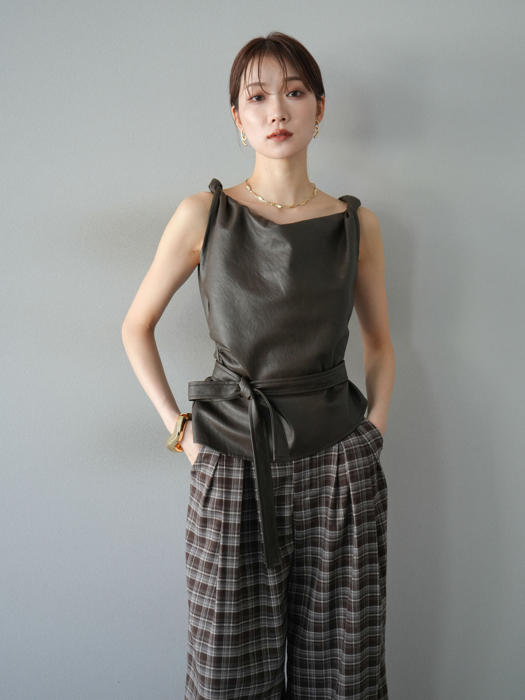 [予約]レザースリーブレスプルオーバー/ブラウン