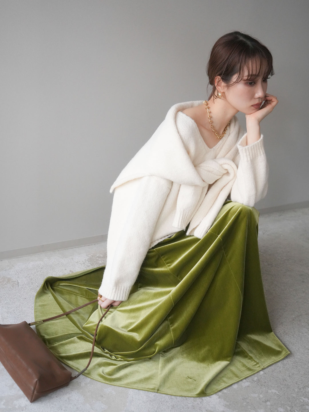 [予約]ストール付きVネックニットプルオーバー/white