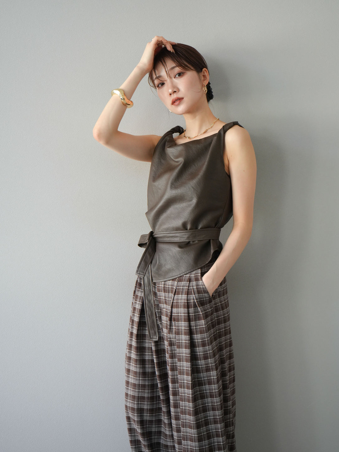 [予約]レザースリーブレスプルオーバー/ブラウン