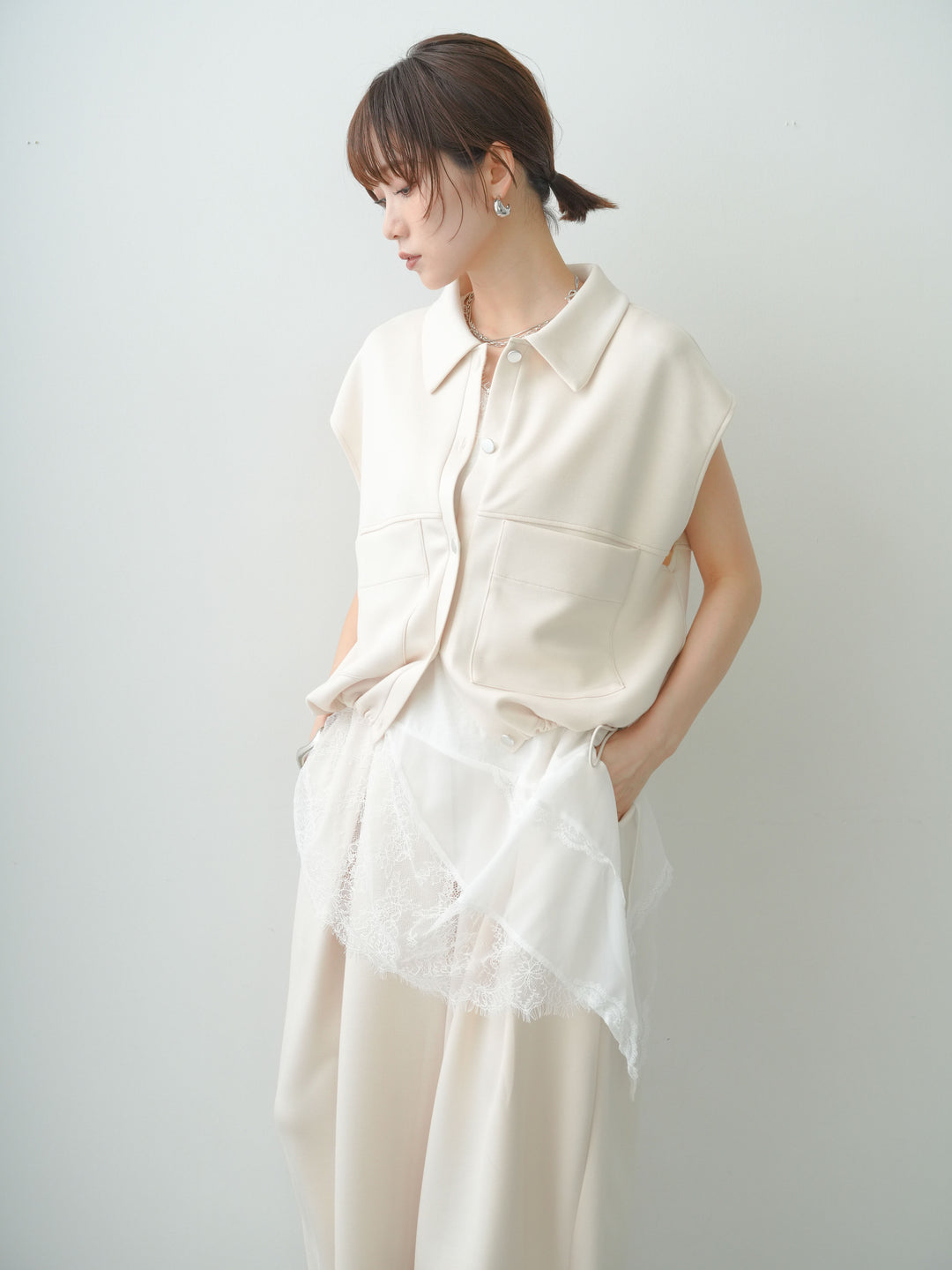 [予約]ヘムアシメレースドッキングノースリトップス/white