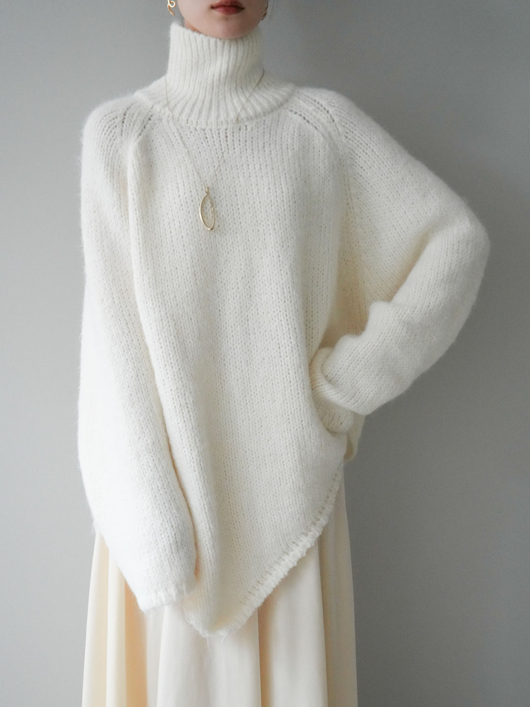 [予約]アシンメトリーハイネックニットプルオーバー/beige