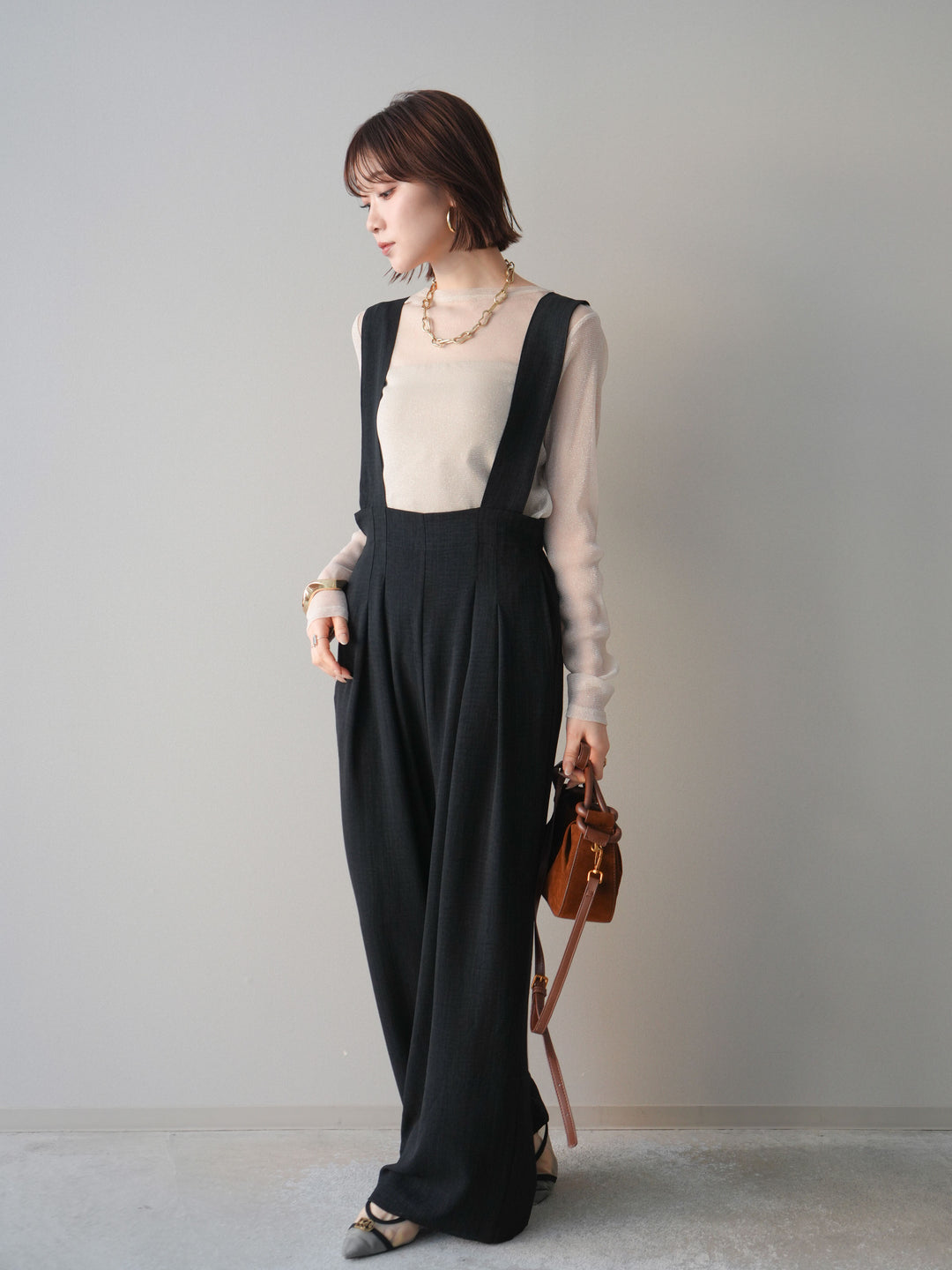 [予約]シボ加工ハイウエストタックサロペット/black