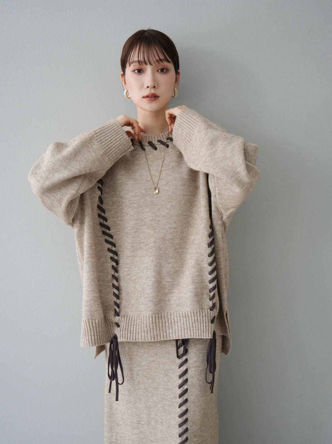 [Pre-order] Hand-stitched color-coordinated over-knit pullover/beige