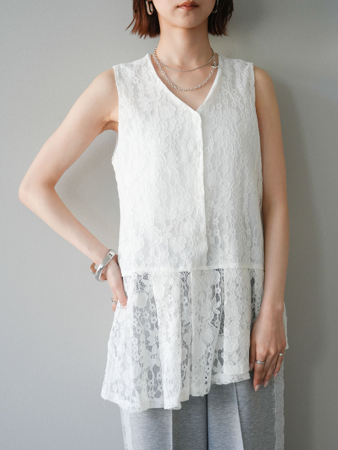 [予約]アシンメトリーレースプリーツベスト/white