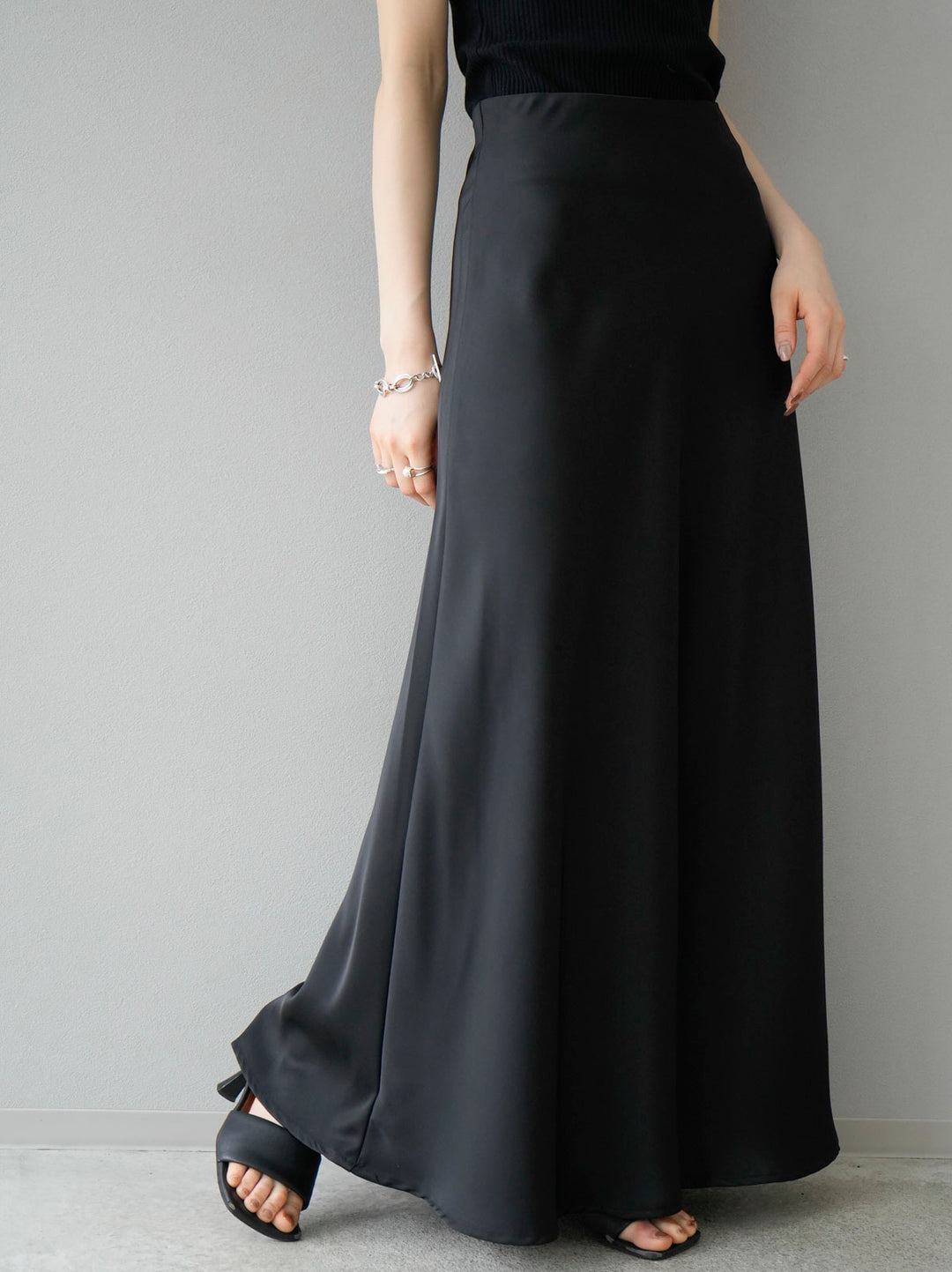 [Pre-order] Satin Narrow Skirt/Black
