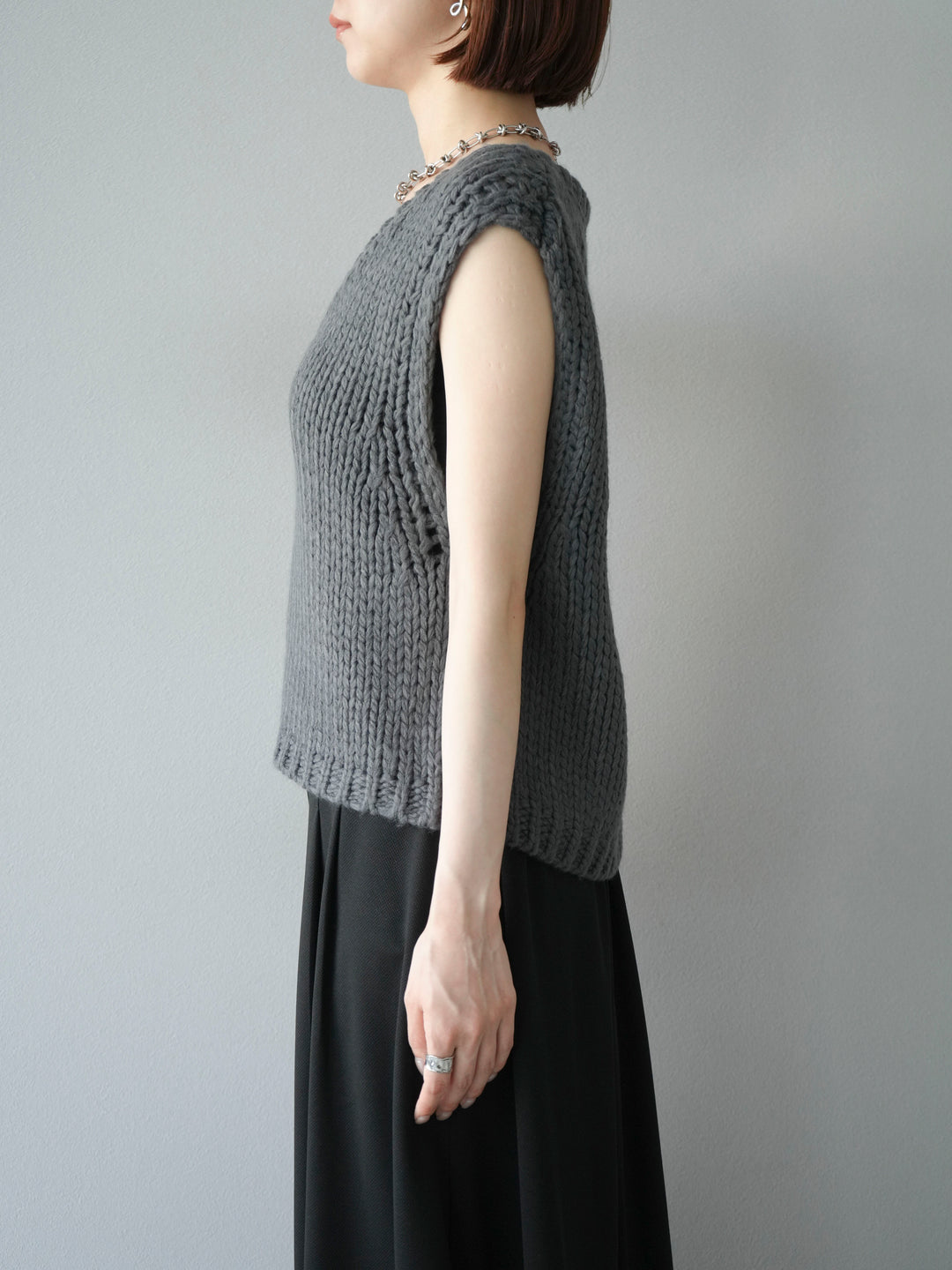 [予約]ロービングVネックショートニットベスト/ブラック