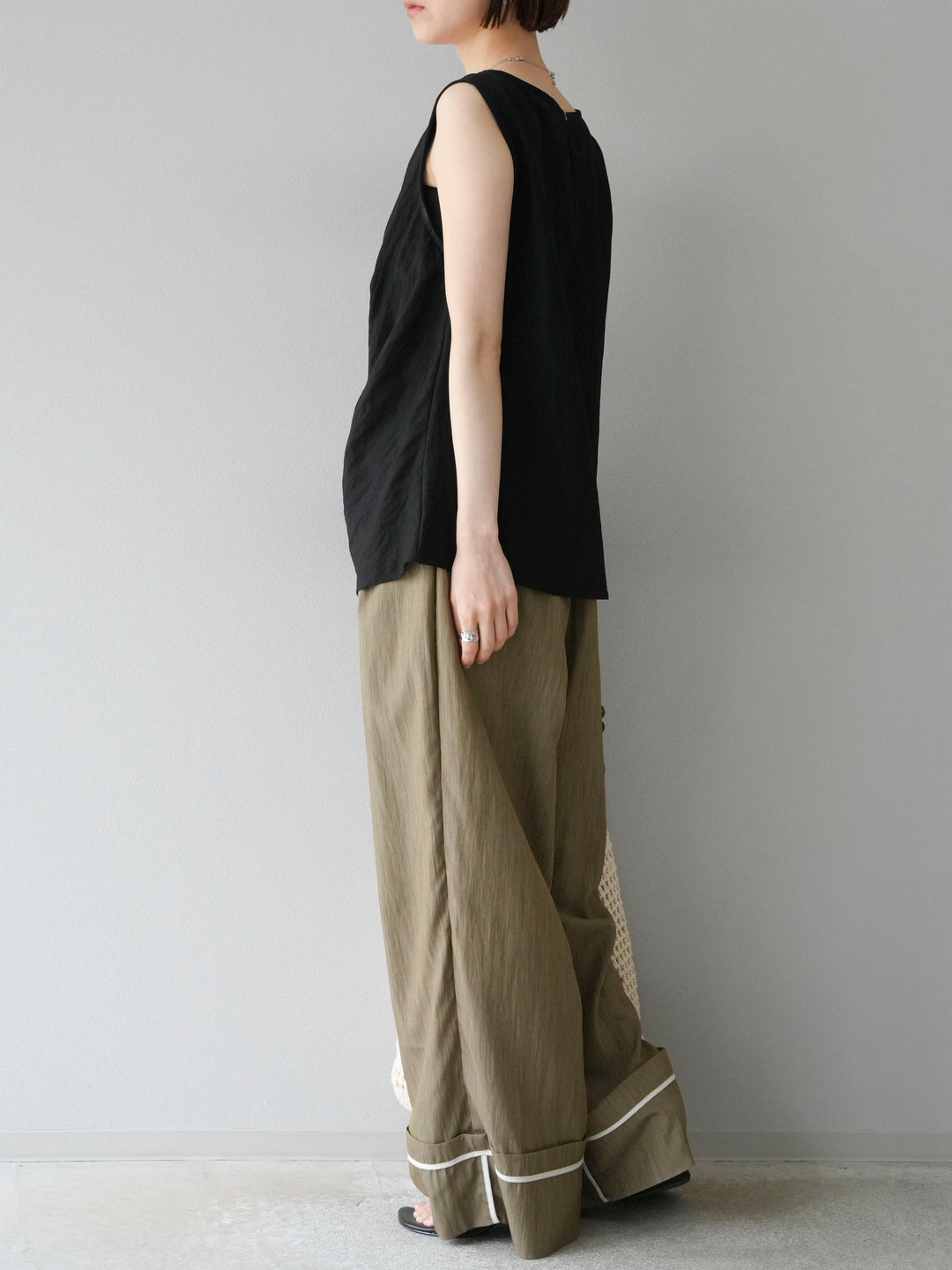 [SET] 前裹式無袖上衣+麻質下擺回型寬褲（2件組）