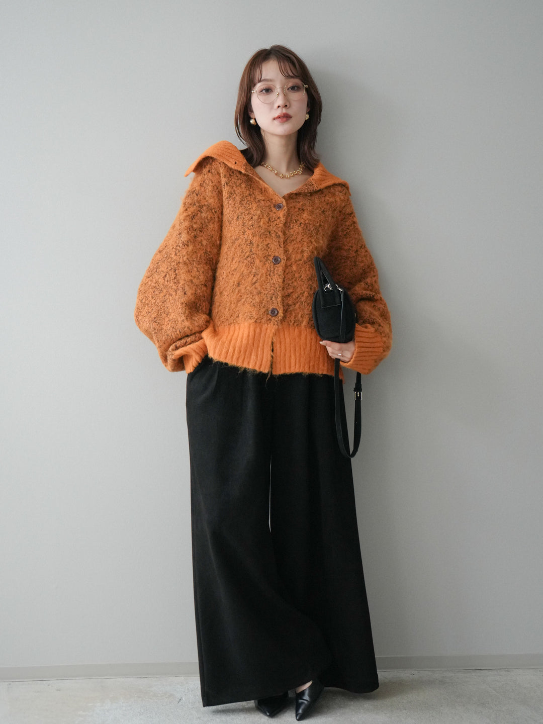 [予約]モチーフベルト付スエードタックワイドパンツ/black